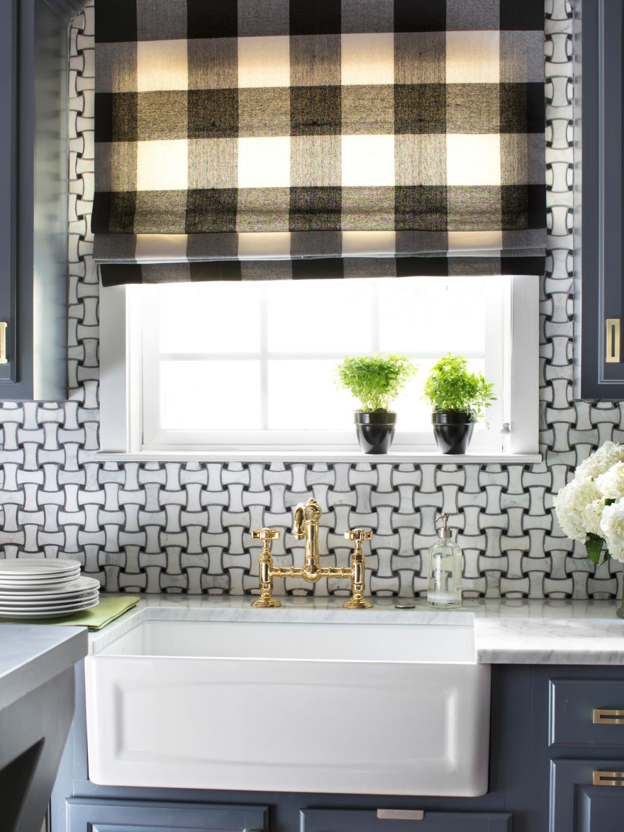 bpf_holiday-house_interior_upgrading_contractor_kitchen_apron_sink_v-jpg-rend-hgtvcom-1280-1707