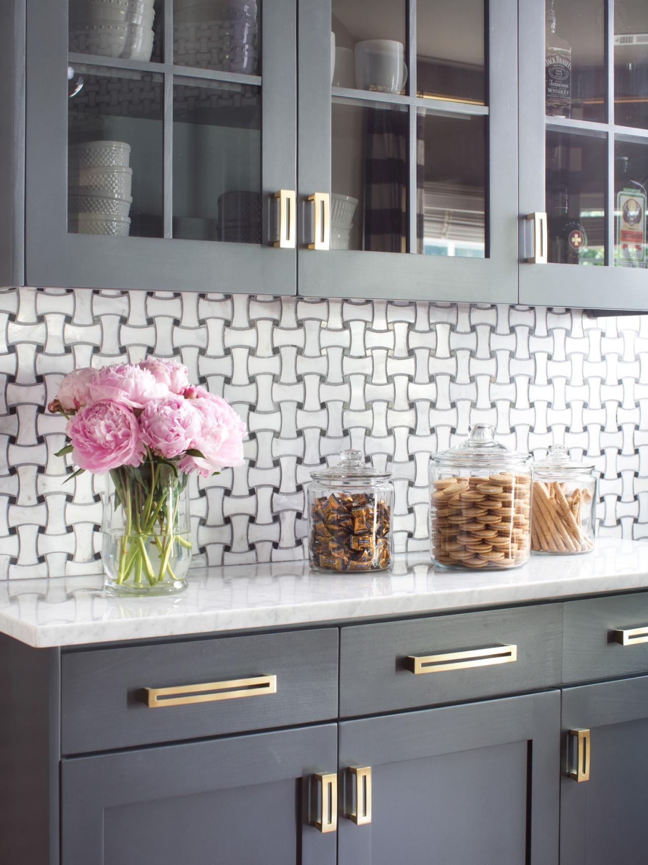 bpf_holiday-house_interior_upgrading_contractor_kitchen_buffet_wall_v-jpg-rend-hgtvcom-1280-1707
